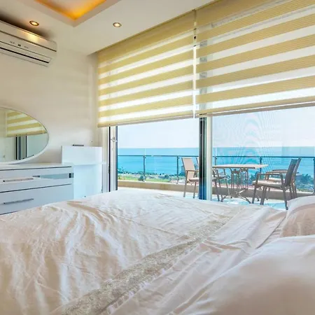 Splendid Home With Shared Pools And View Near Beach And City Center In Alanya Apartment Toslak