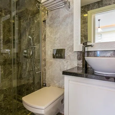 Splendid Home With Shared Pools And View Near Beach And City Center In Alanya Toslak