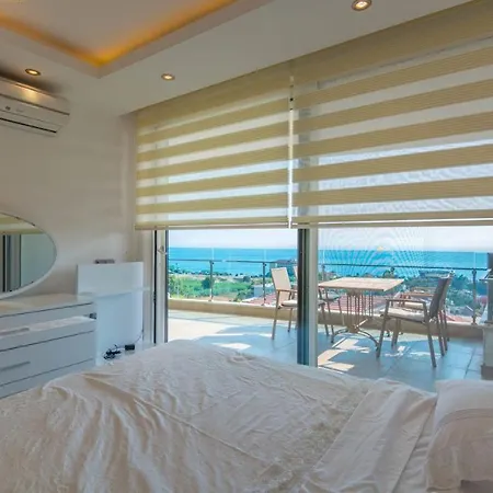 Splendid Home With Shared Pools And View Near Beach And City Center In Alanya *